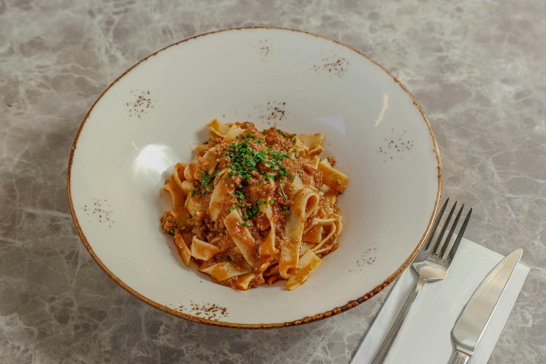 Hausgemachte Tagliatelle al ragù